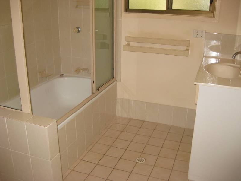 8/77 Olsen Avenue, Labrador QLD 4215