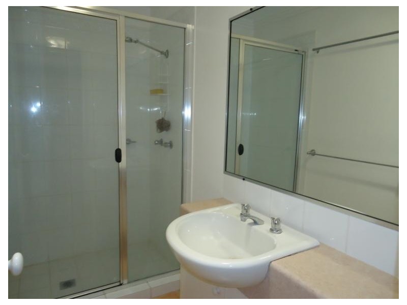 2/3 Bradford Street, Labrador QLD 4215