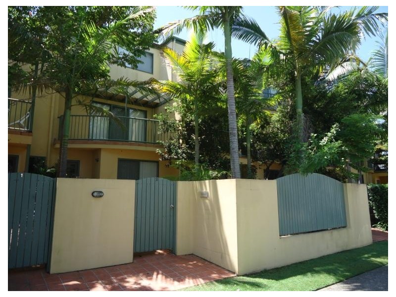 2/3 Bradford Street, Labrador QLD 4215