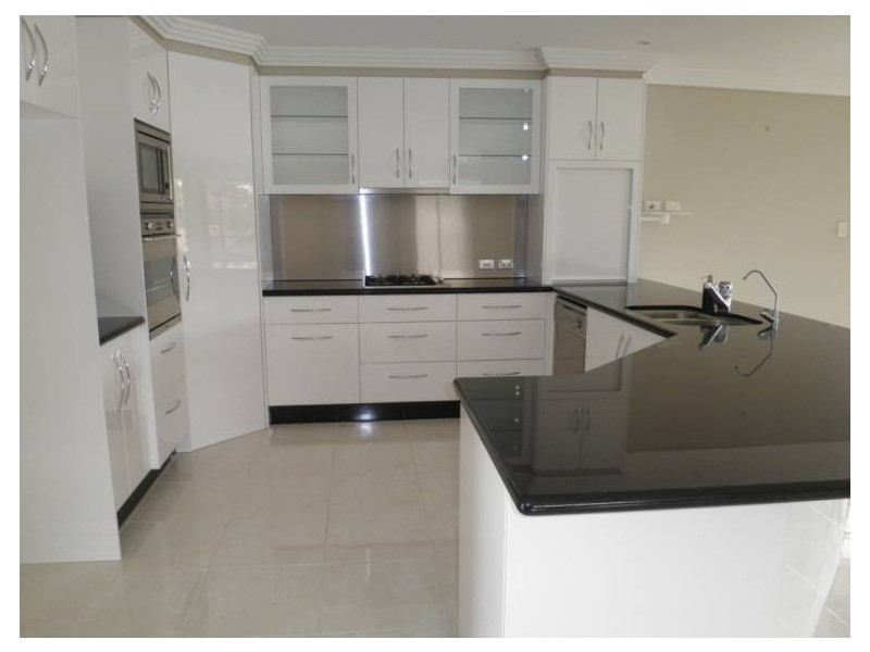 8 Marco Polo Place, Hollywell QLD 4216