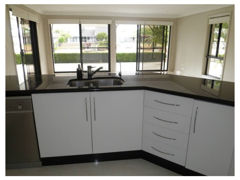 8 Marco Polo Place, Hollywell QLD 4216