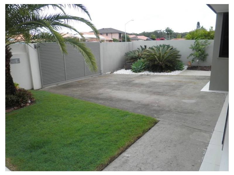 8 Marco Polo Place, Hollywell QLD 4216