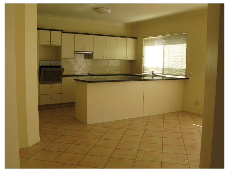 10 Abby Crescent, Ashmore QLD 4214