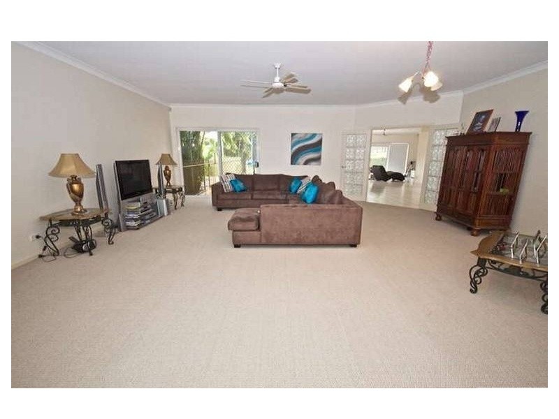 50 Fitzalan Circuit, Arundel QLD 4214