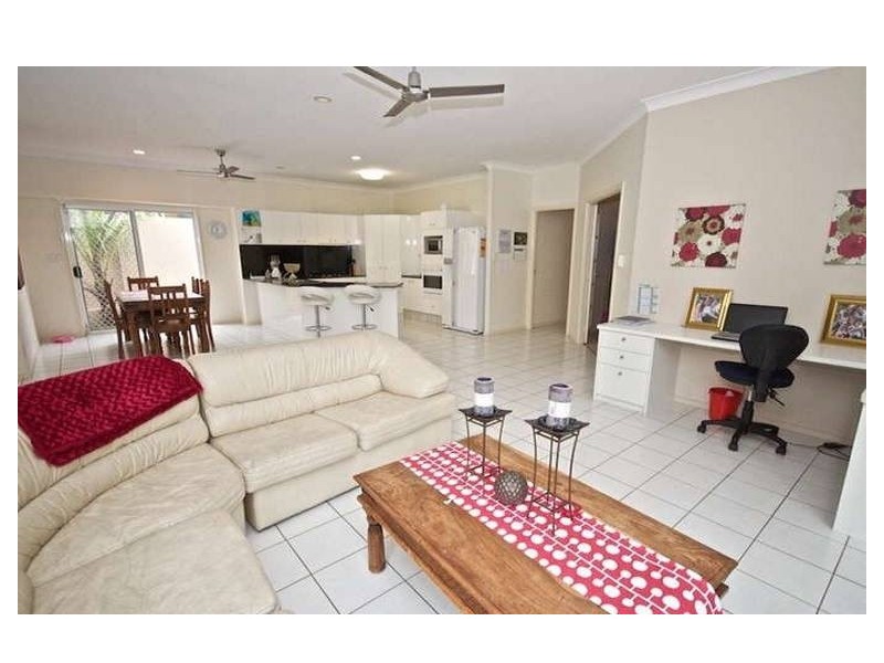 50 Fitzalan Circuit, Arundel QLD 4214