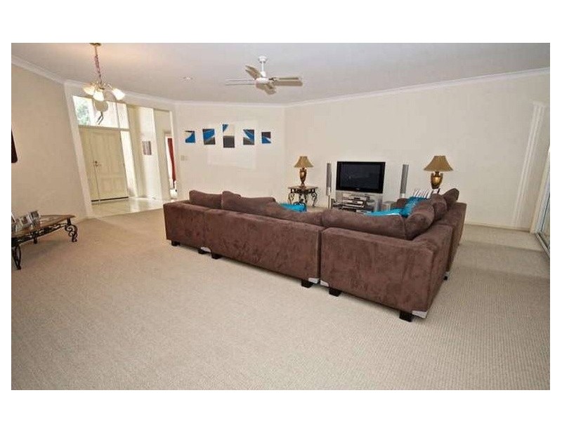 50 Fitzalan Circuit, Arundel QLD 4214