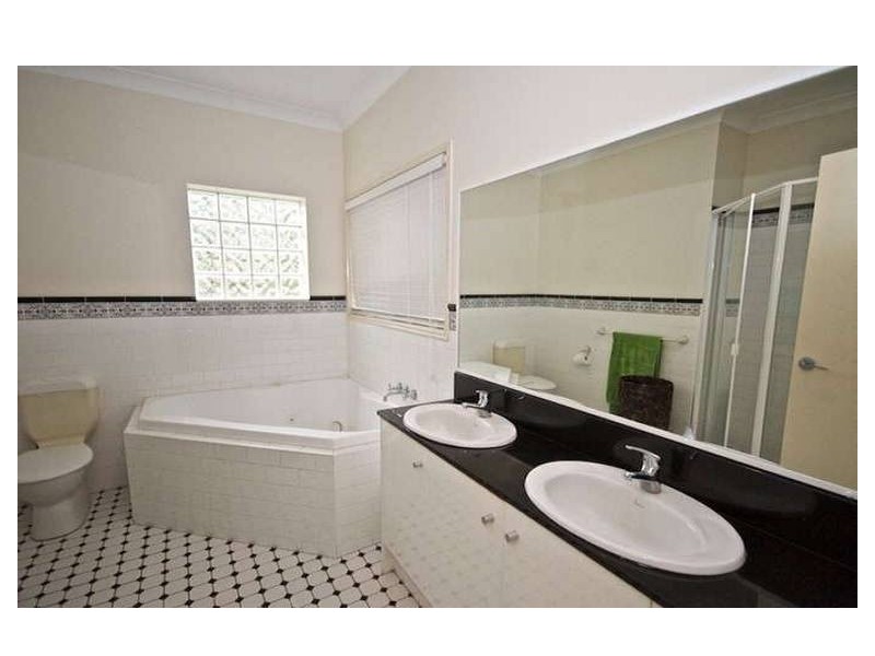 50 Fitzalan Circuit, Arundel QLD 4214