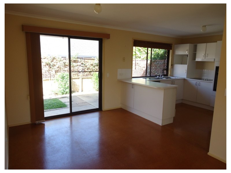 2/47 Usher Avenue, Labrador QLD 4215