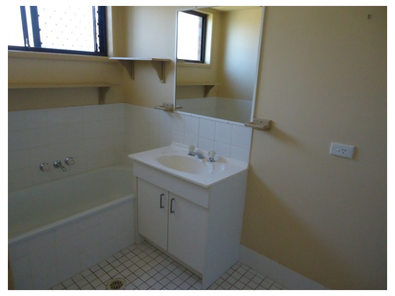 2/47 Usher Avenue, Labrador QLD 4215