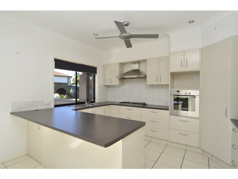 2/2 Tecona Avenue, Hollywell QLD 4216