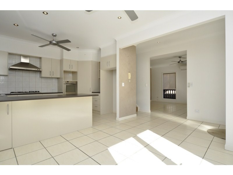 2/2 Tecona Avenue, Hollywell QLD 4216