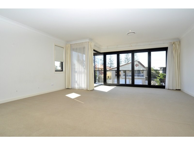 2/2 Tecona Avenue, Hollywell QLD 4216