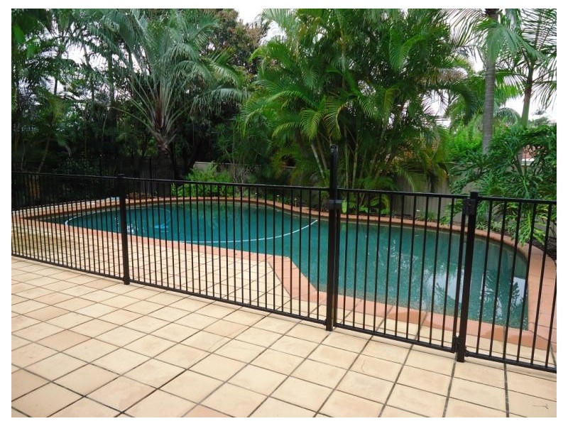 3 Putter Place, Arundel QLD 4214