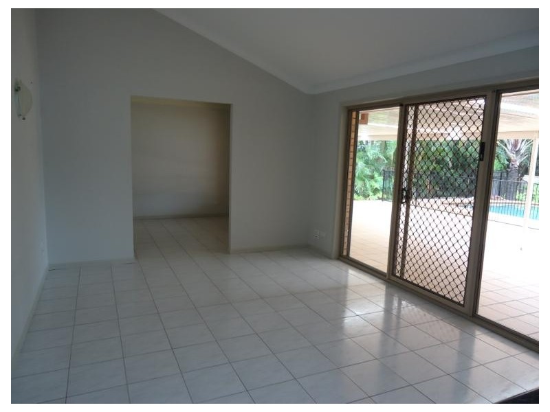 3 Putter Place, Arundel QLD 4214