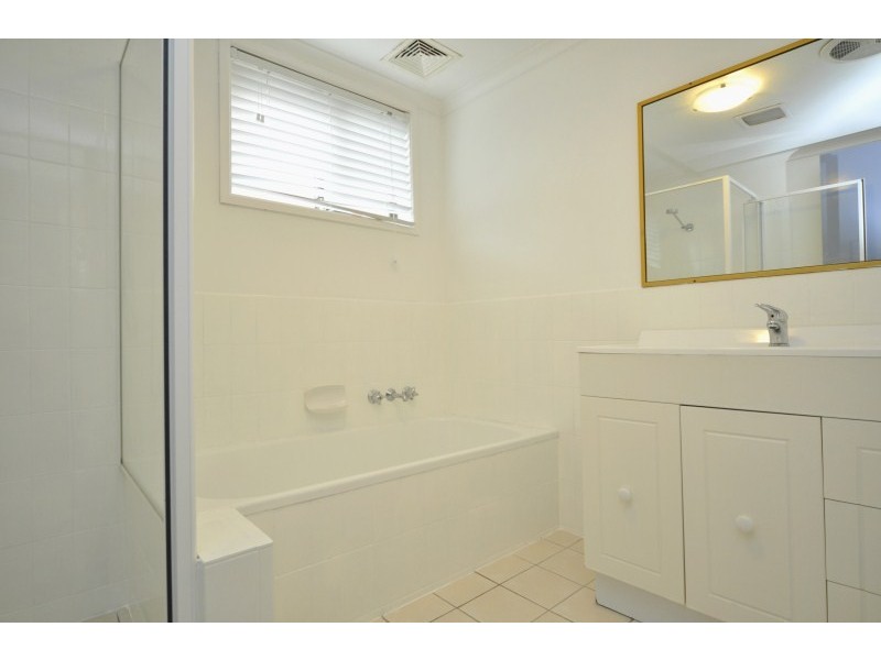 2/18 Madang Crescent, Runaway Bay QLD 4216