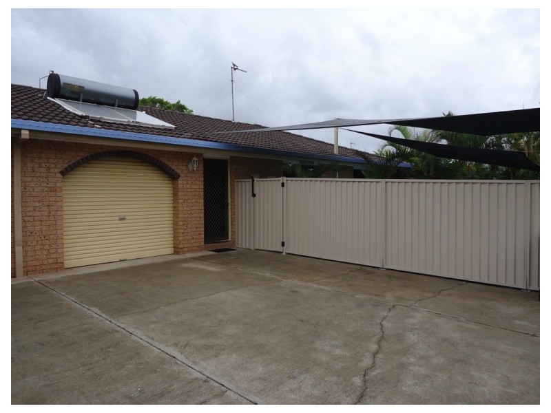2/12 Davebill Court, Labrador QLD 4215