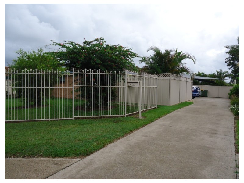 2/12 Davebill Court, Labrador QLD 4215