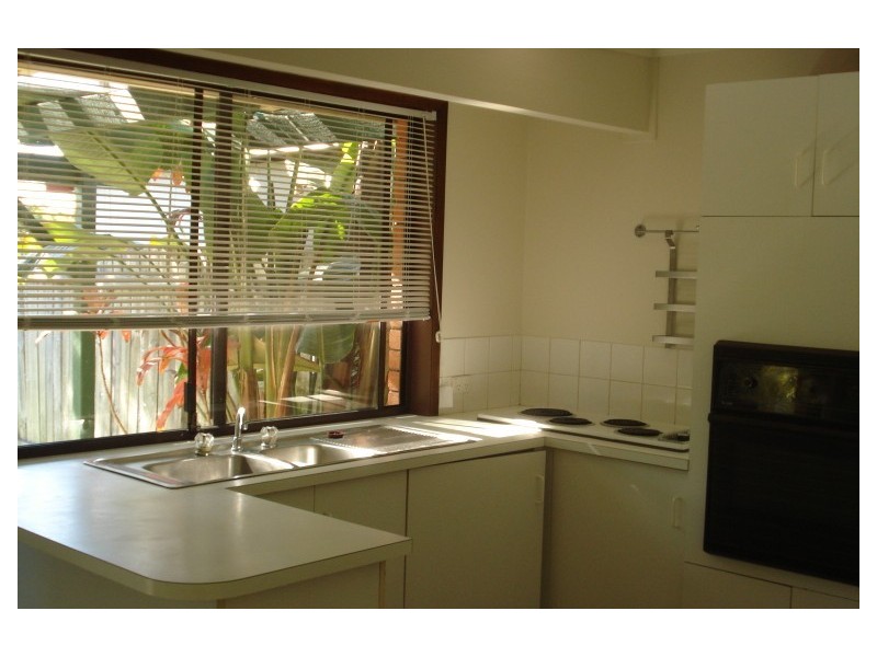2/24 Morinda Way, Labrador QLD 4215