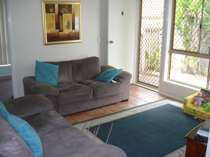 2/4 Galaxy Court, Labrador QLD 4215