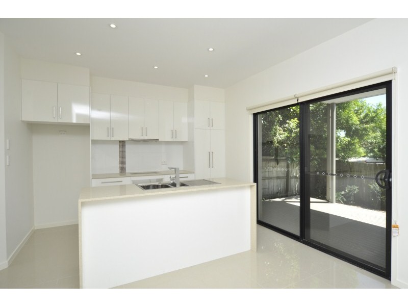 1/7 Penrock Parade, Labrador QLD 4215