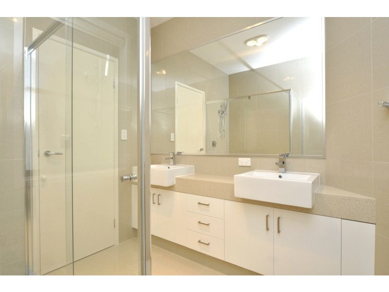 1/7 Penrock Parade, Labrador QLD 4215