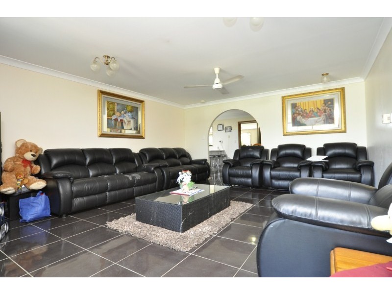 41 Poinsettia Avenue, Hollywell QLD 4216