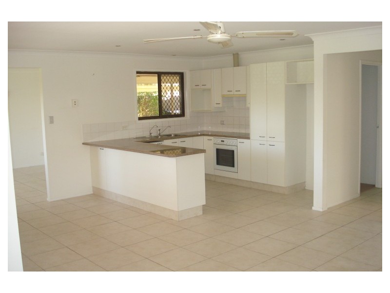10 Sundown Avenue, Paradise Point QLD 4216