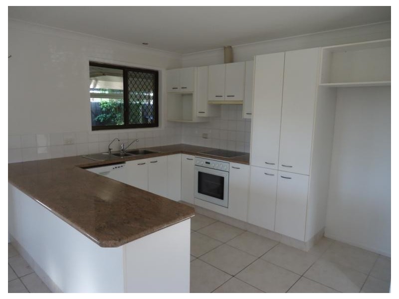 10 Sundown Avenue, Paradise Point QLD 4216