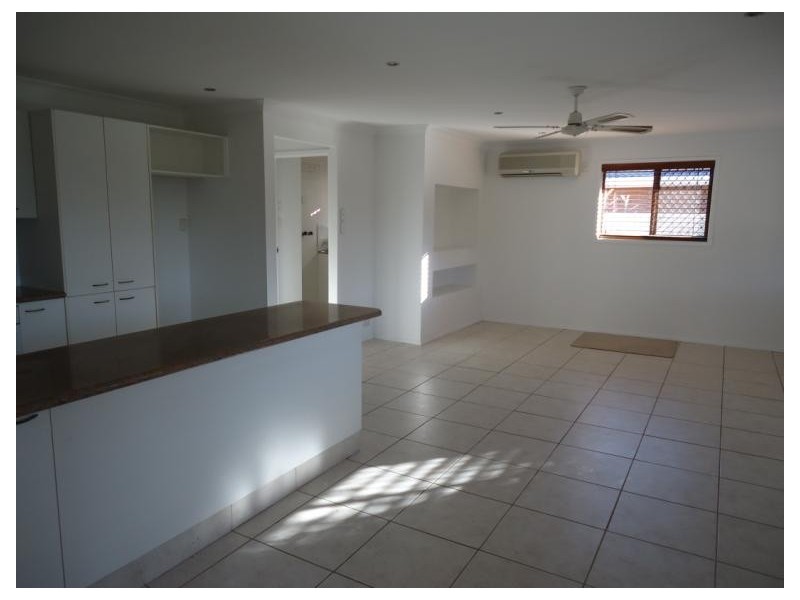 10 Sundown Avenue, Paradise Point QLD 4216