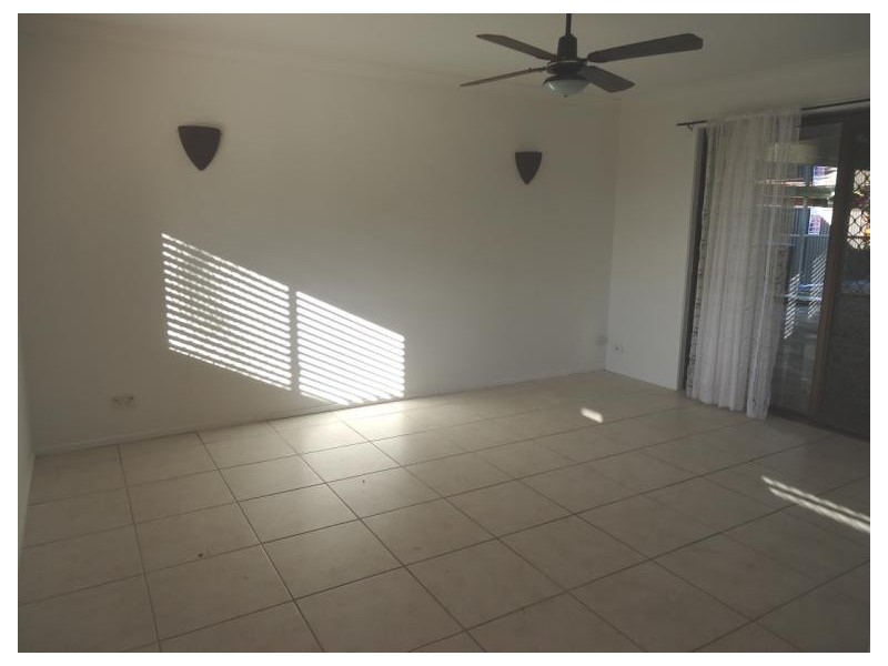 10 Sundown Avenue, Paradise Point QLD 4216