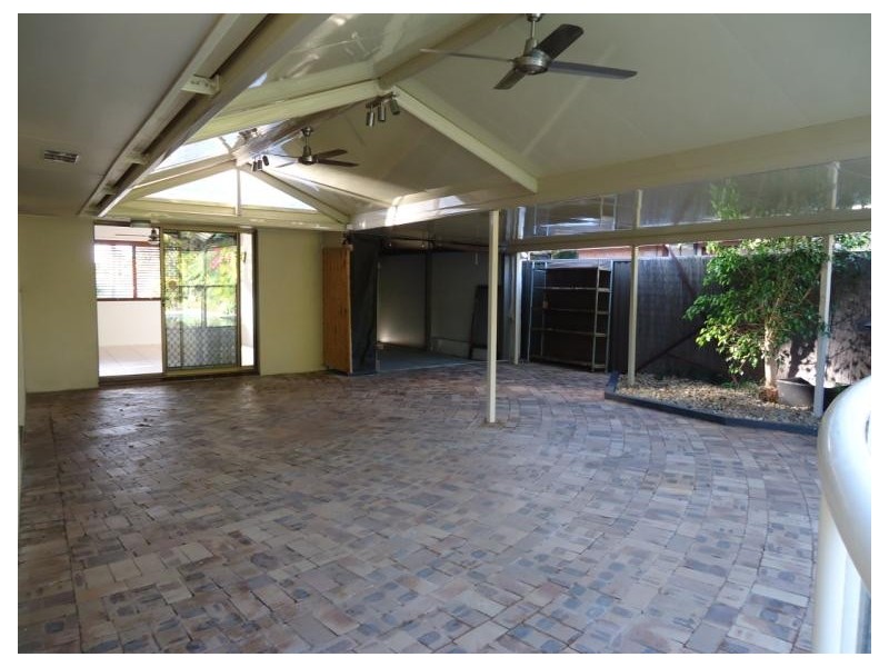 10 Sundown Avenue, Paradise Point QLD 4216