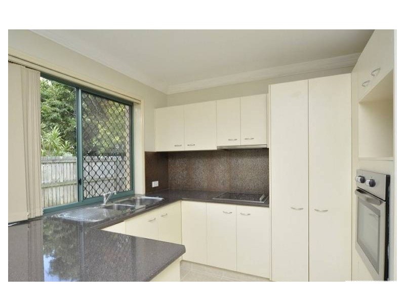 4/222 Central Street, Labrador QLD 4215