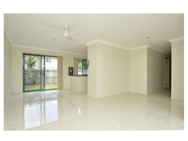 4/222 Central Street, Labrador QLD 4215