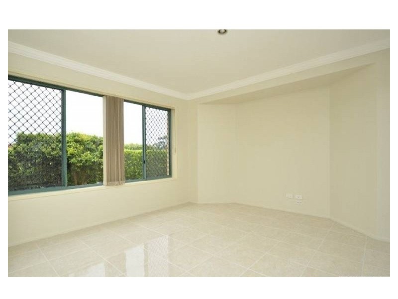 4/222 Central Street, Labrador QLD 4215