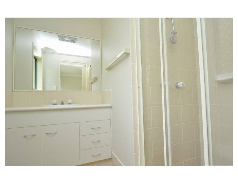 4/222 Central Street, Labrador QLD 4215