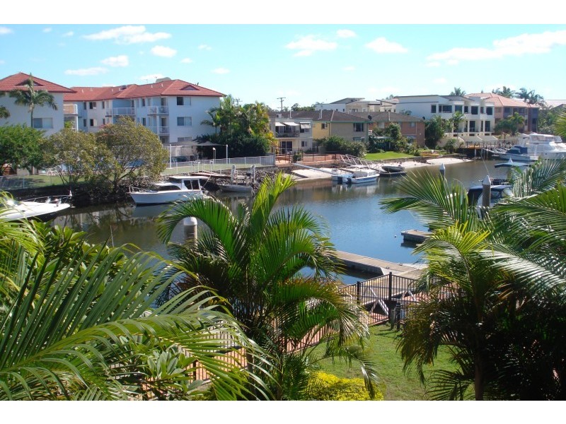 6/12 Canal Avenue, Runaway Bay QLD 4216
