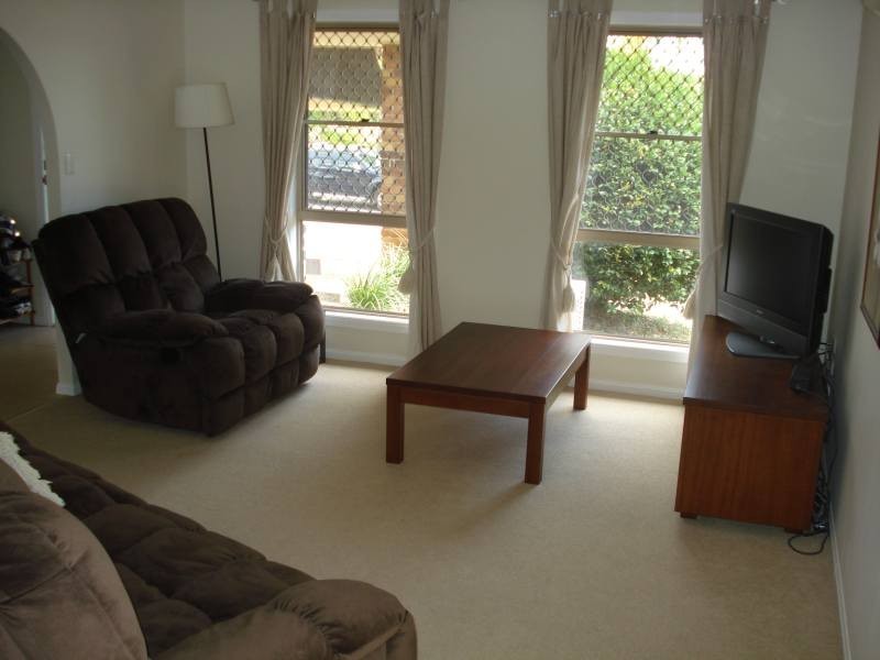 2 Putter Place, Arundel QLD 4214