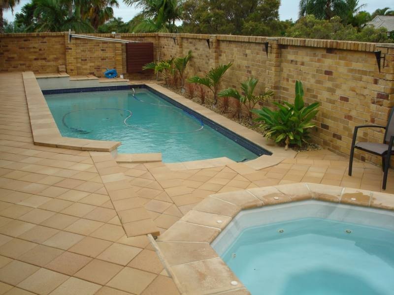 2 Putter Place, Arundel QLD 4214