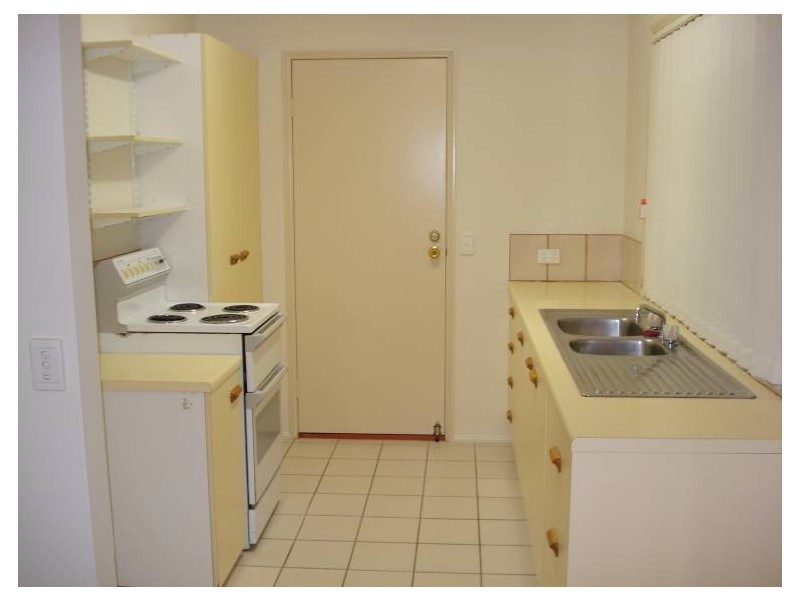 1/8 Galaxy Court, Labrador QLD 4215