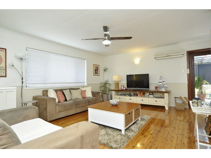 2/13 Errol Avenue, Paradise Point QLD 4216