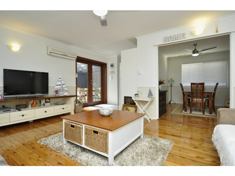 2/13 Errol Avenue, Paradise Point QLD 4216