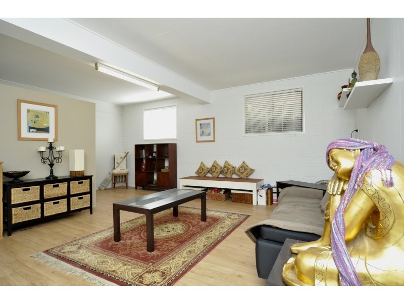 2/13 Errol Avenue, Paradise Point QLD 4216