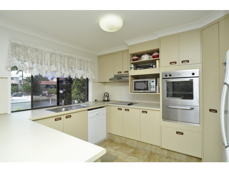 5 Seaspray Street, Paradise Point QLD 4216