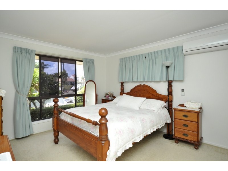 5 Seaspray Street, Paradise Point QLD 4216