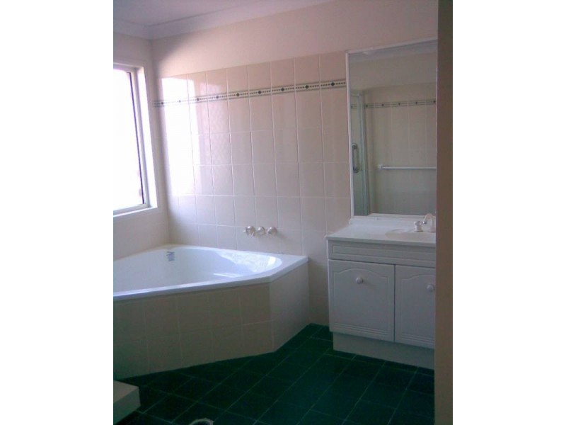 16 Jacaranda Avenue, Hollywell QLD 4216