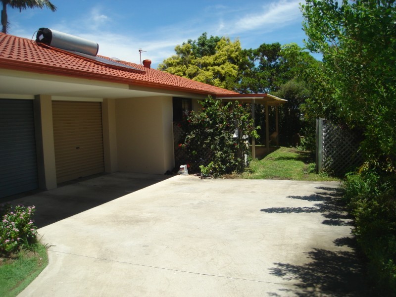 2/53 Government Road, Labrador QLD 4215