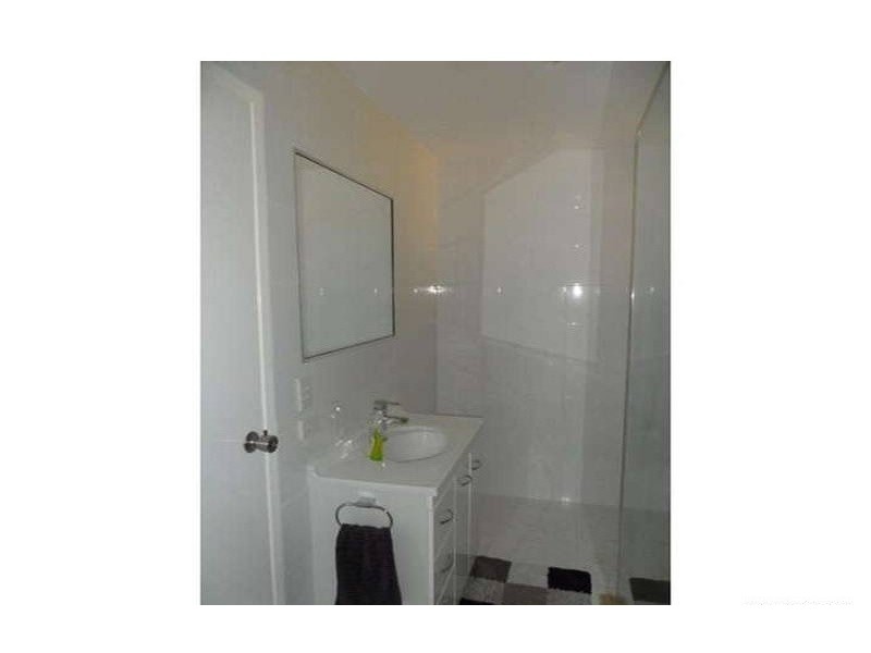 1/49 Morinda Way, Labrador QLD 4215