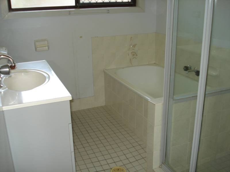 1/23 Nina Parade, Arundel QLD 4214
