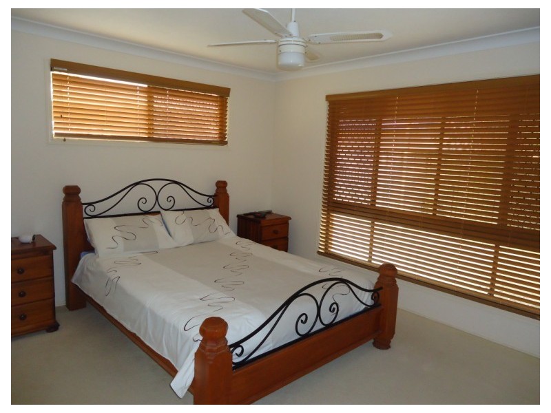 54 Victor Avenue, Paradise Point QLD 4216