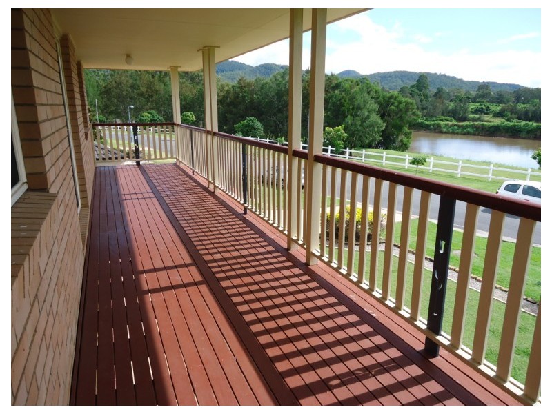 16 Brittany Drive, Oxenford QLD 4210